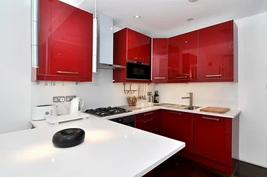 Flat Spring Street in City of Westminster