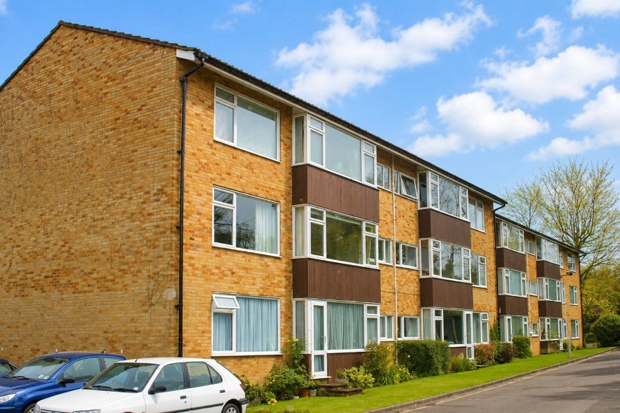 Room Boxgrove Road in Guildford