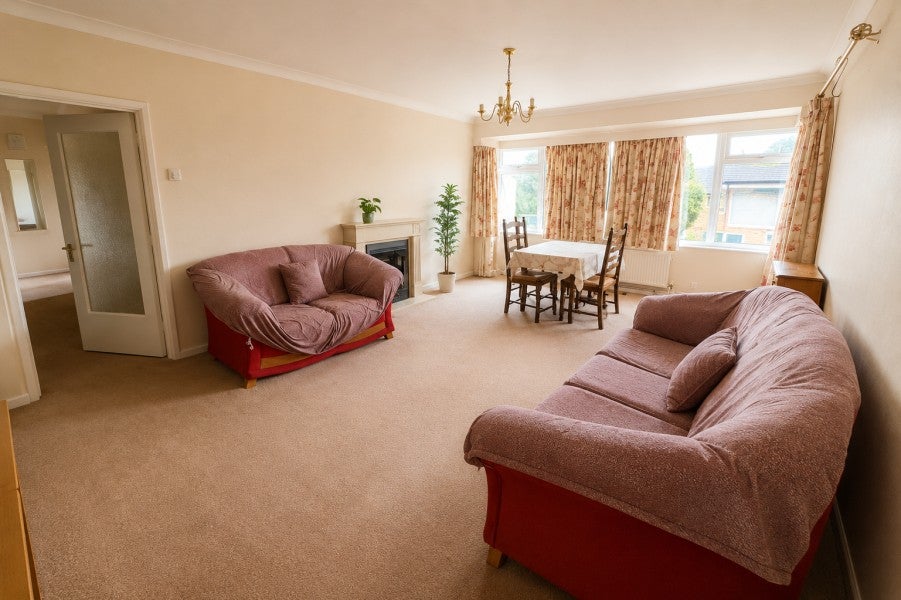 Room Boxgrove Road in Guildford