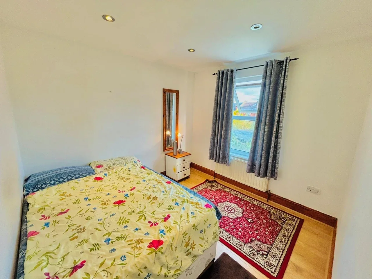 Room Brookdale Road in Greater London