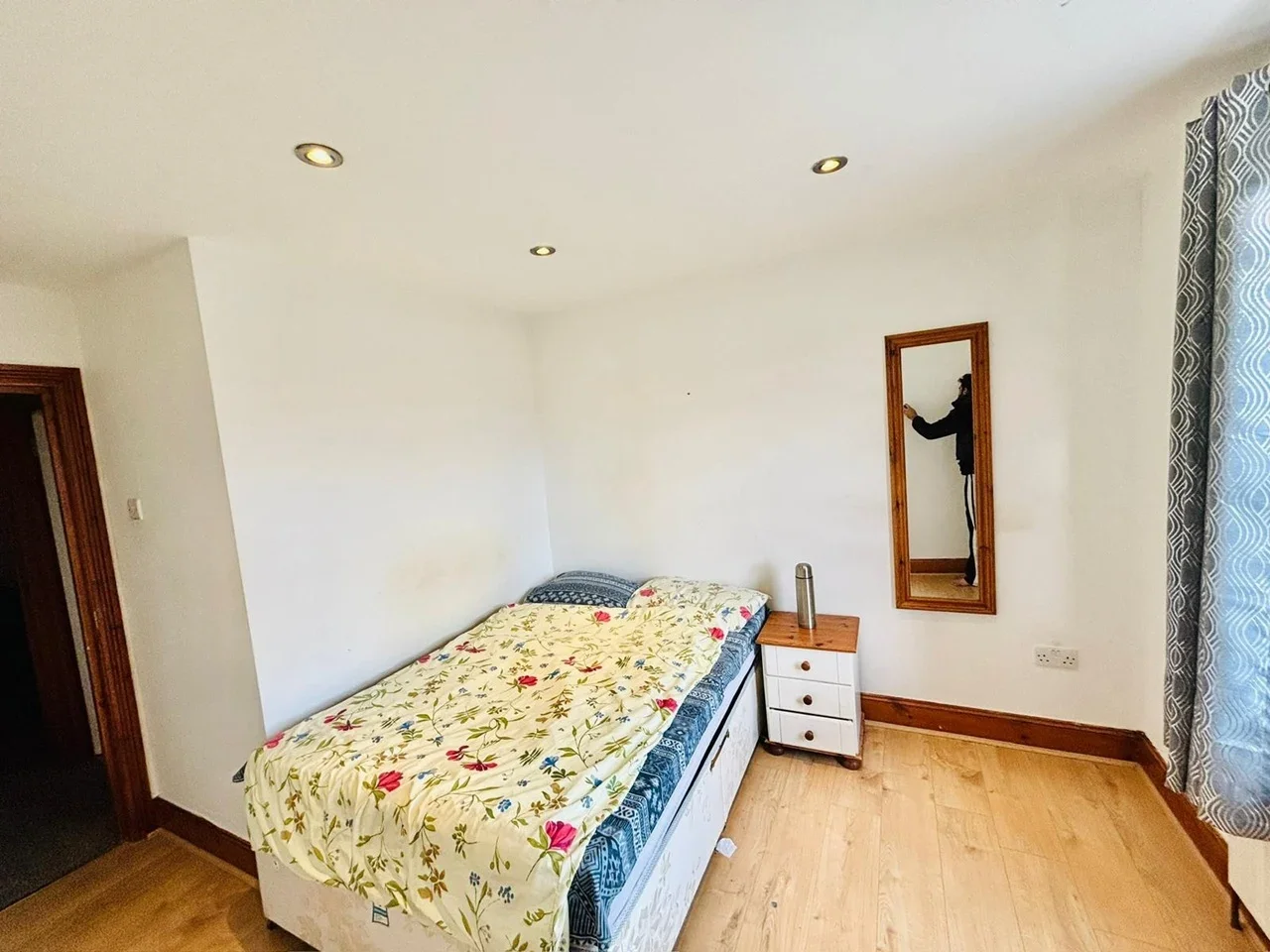 Room Brookdale Road in Greater London