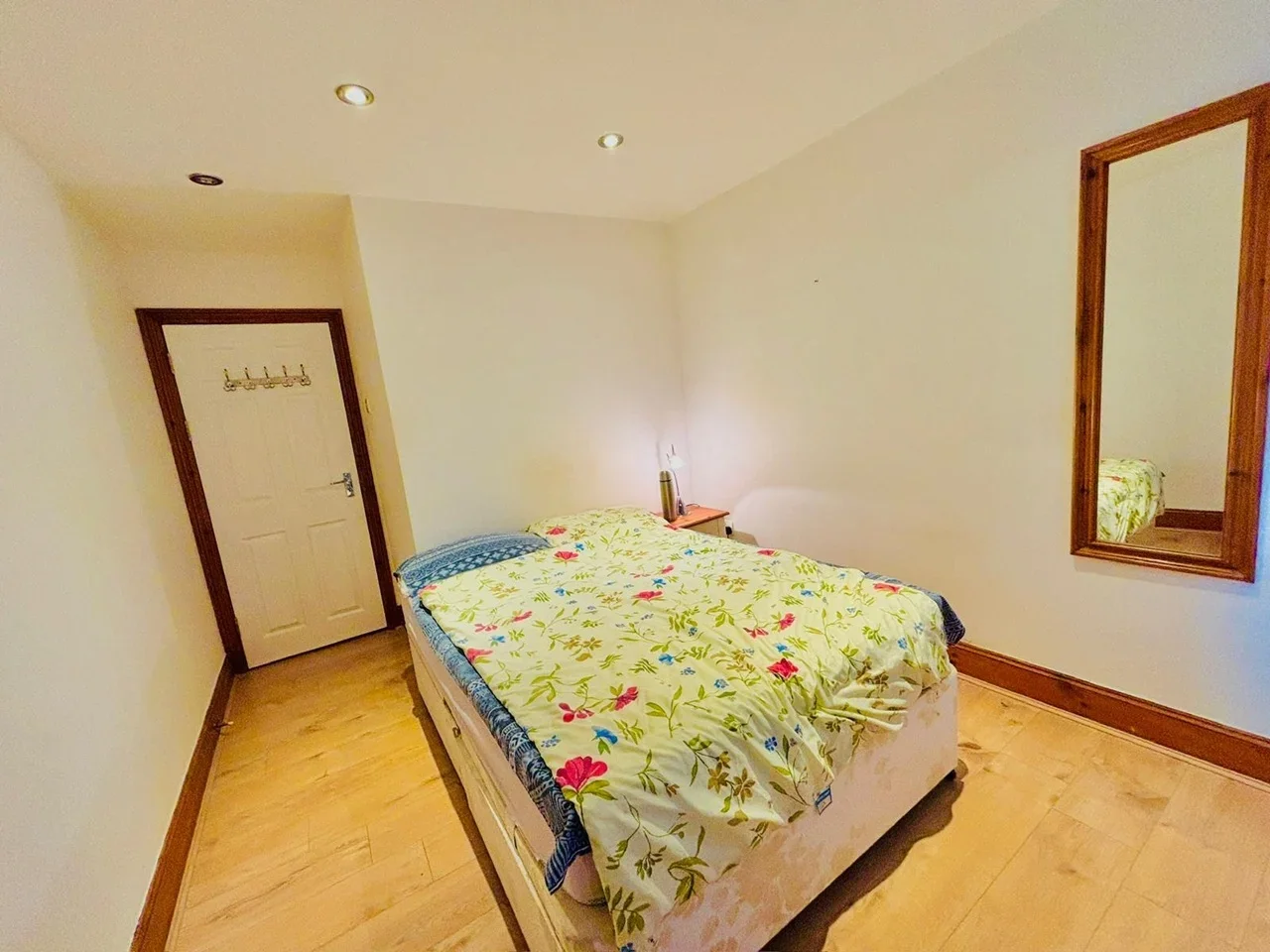 Room Brookdale Road in Greater London