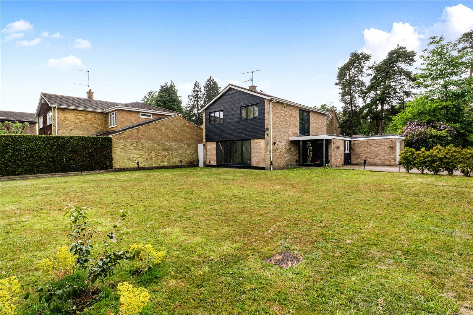 House Arden Close in Bracknell