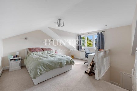 Flat Evering Road in Greater London
