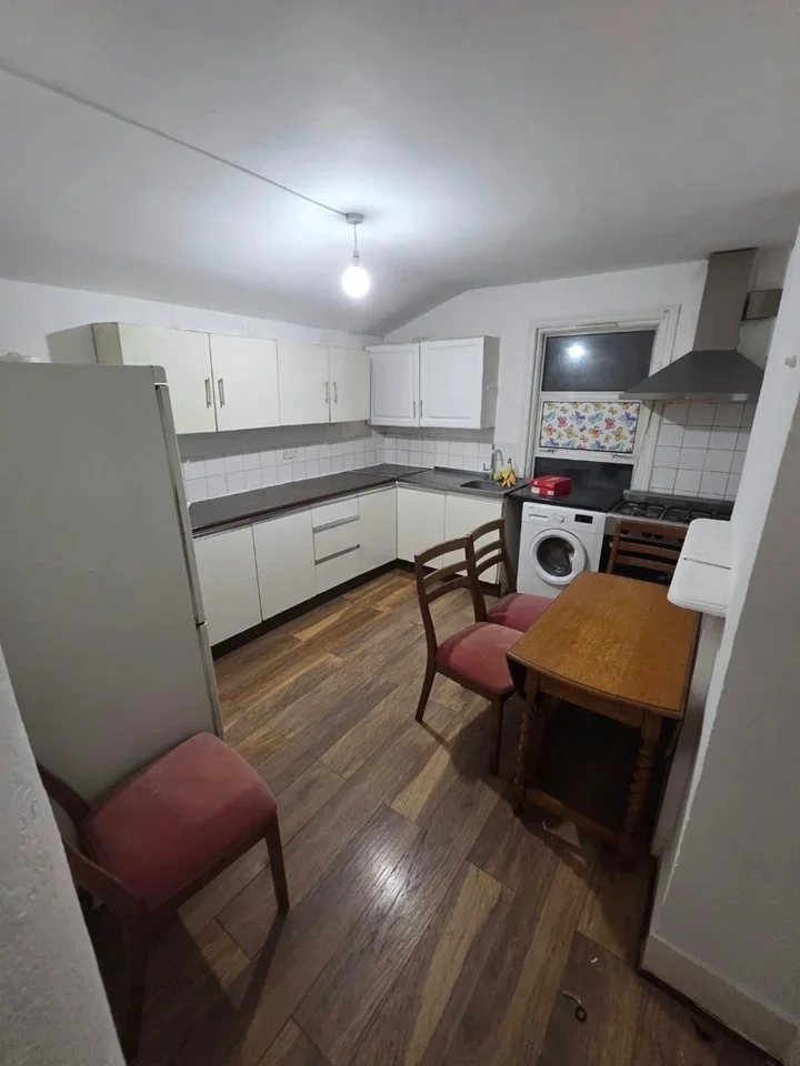 Flat Thorold Road in Greater London