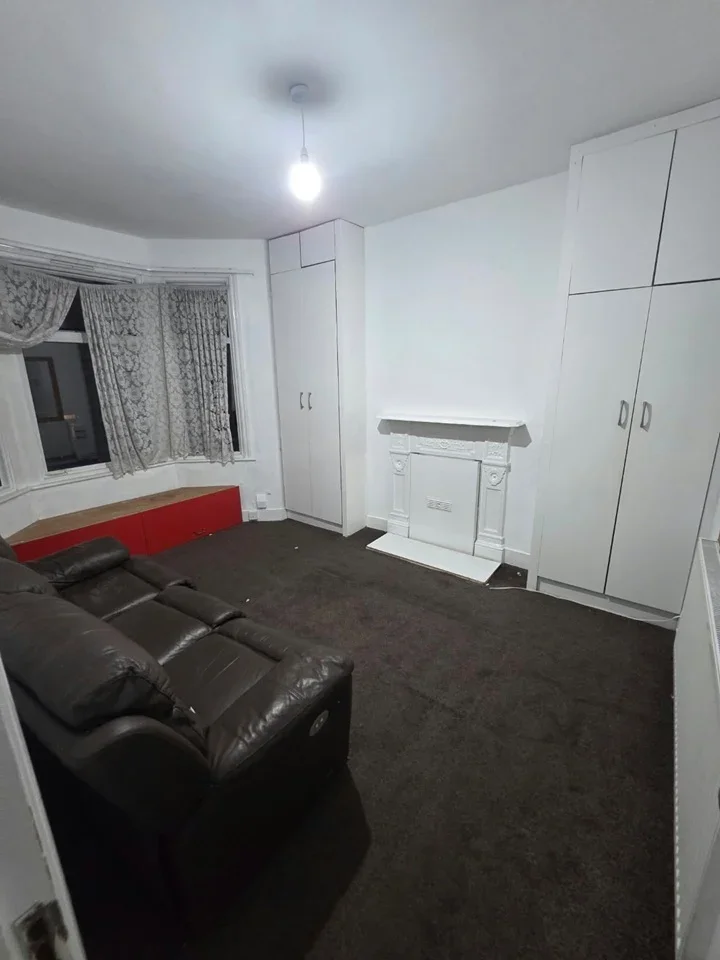 Flat Thorold Road in Greater London