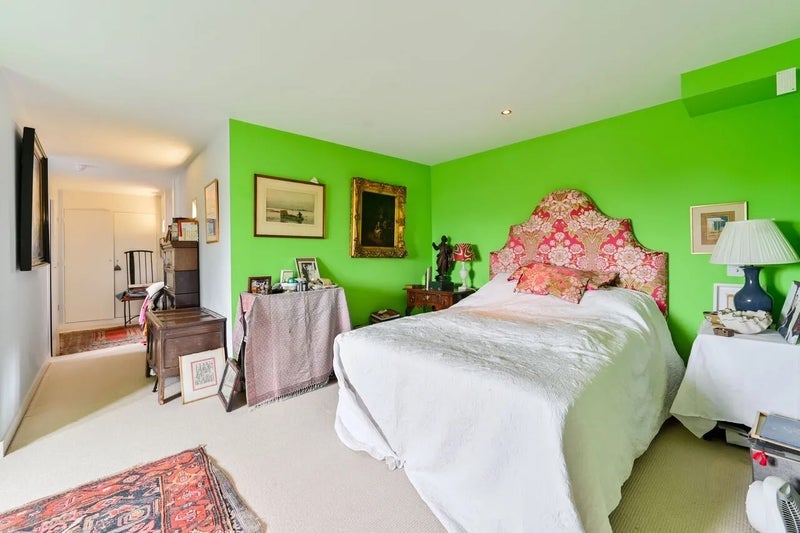 Flat Lawn Lane in Greater London