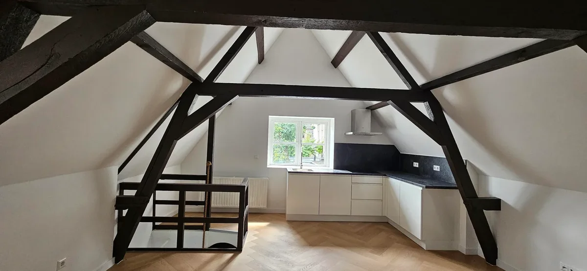 Appartement aan de Herengracht in Leiden (2312 LA)
