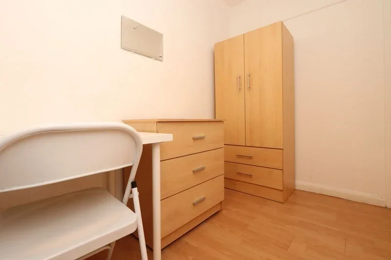 Room Hereford Street in Greater London