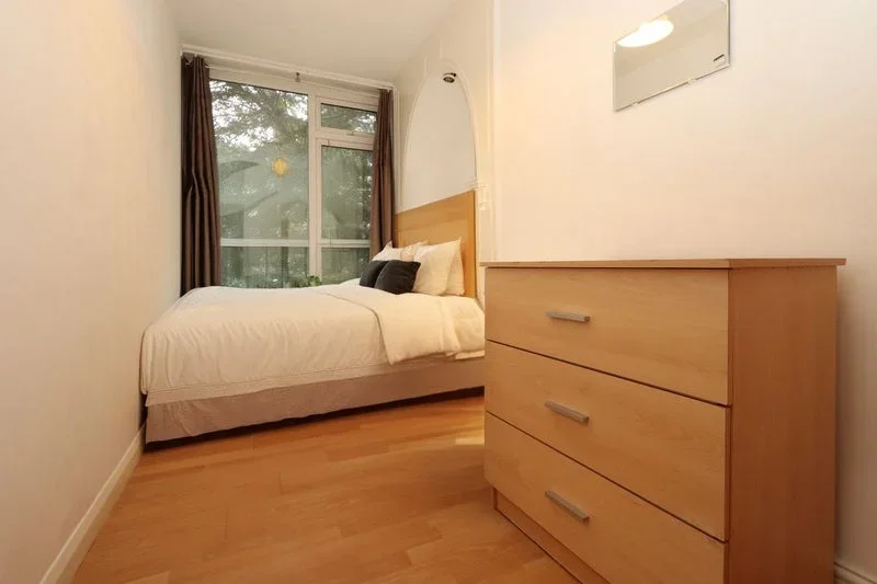 Room Hereford Street in Greater London