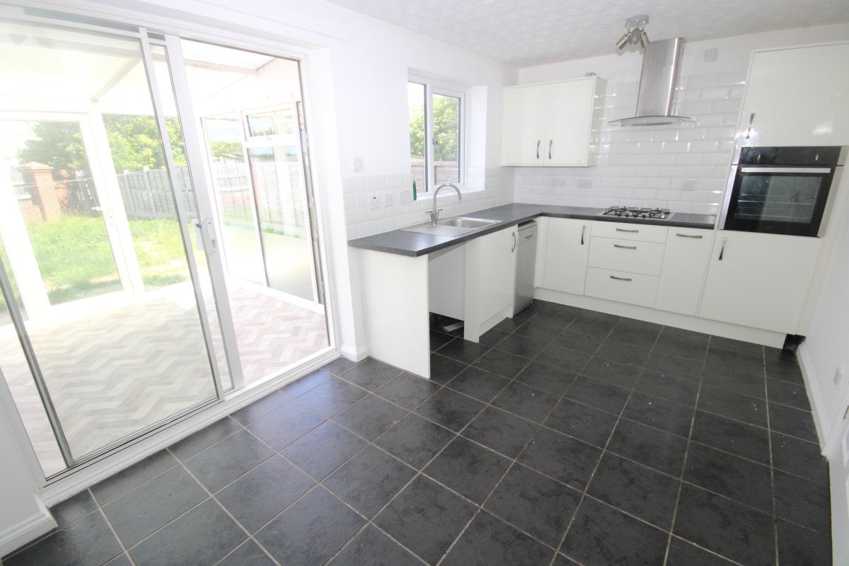 Flat Cledwen Road in Bretton