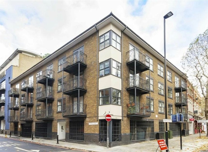 Flat Boss Street in Greater London
