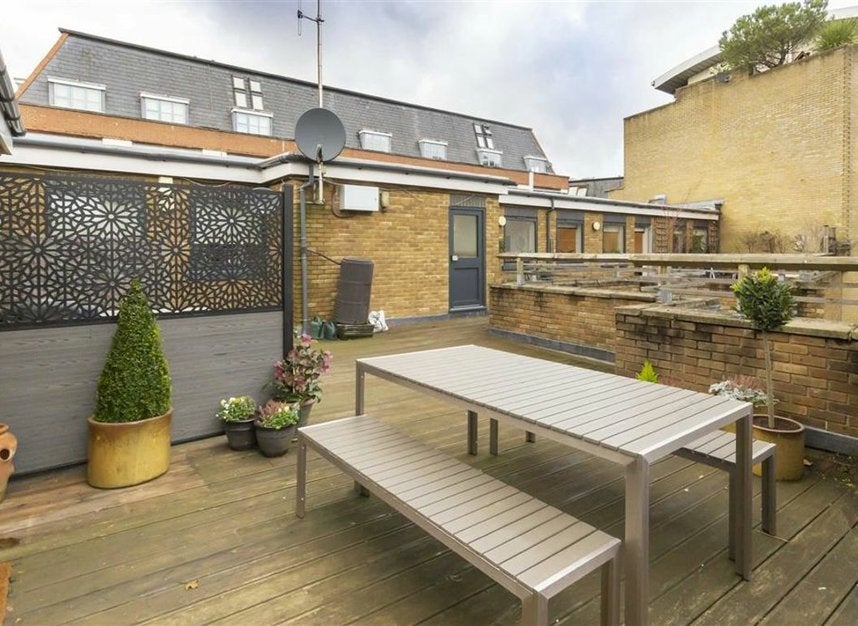 Flat Boss Street in Greater London