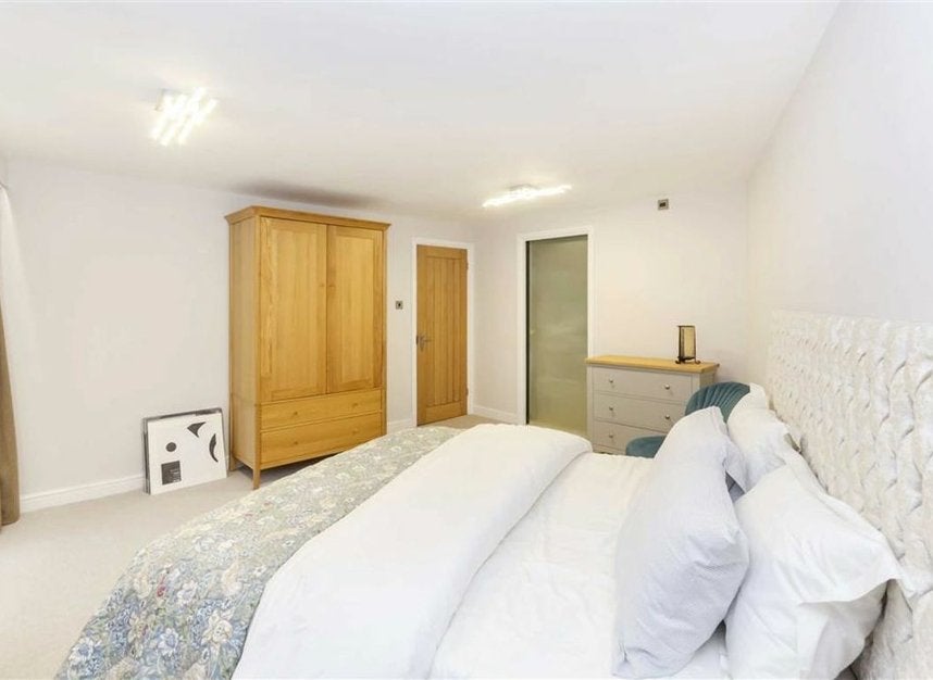Flat Boss Street in Greater London