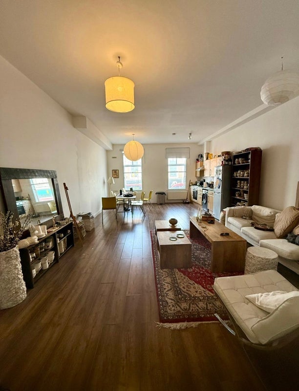 Room Brixton Road in Greater London