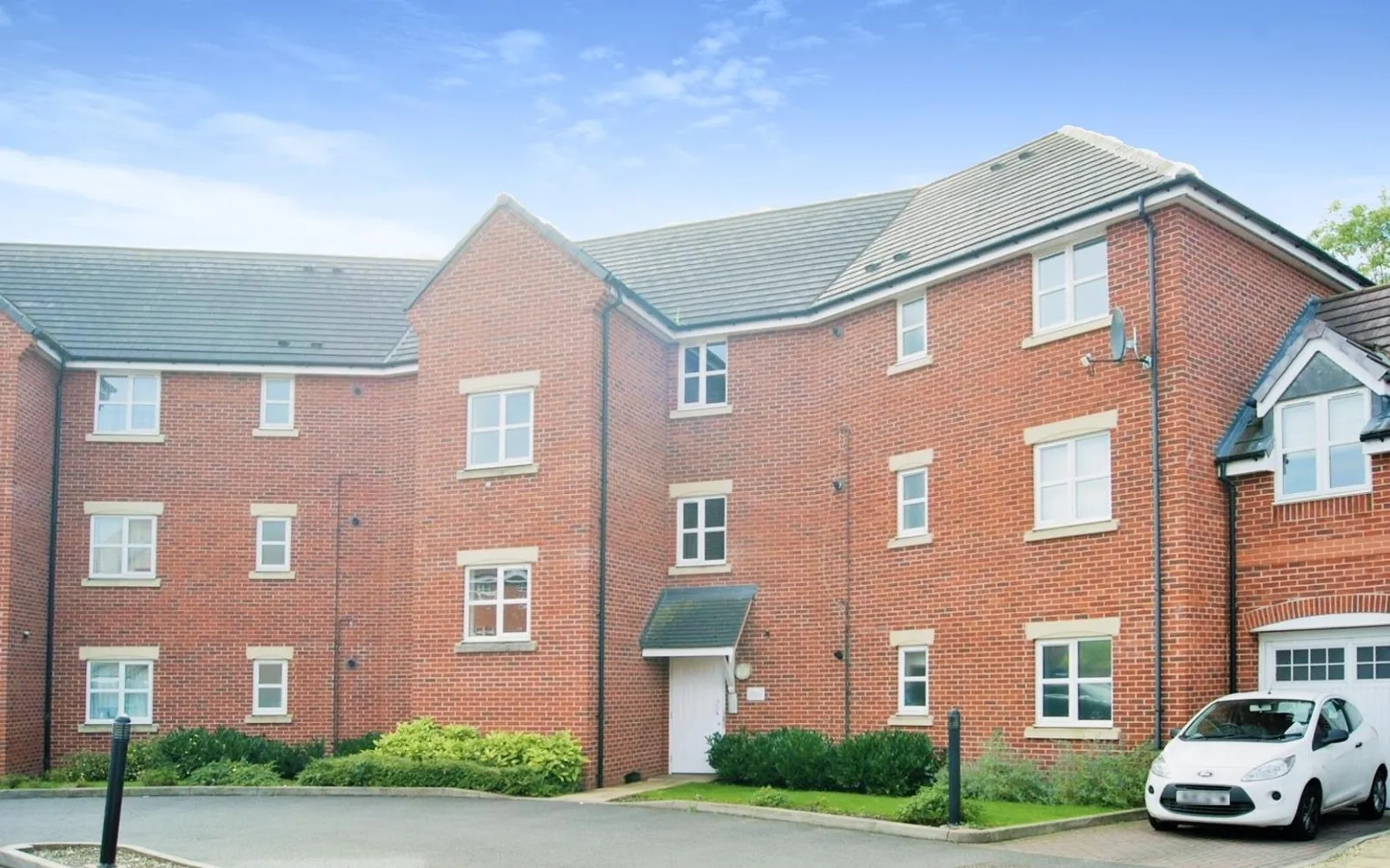 Flat Pepper Box Court in Rugby