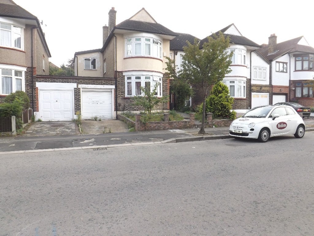 House Canterbury Avenue in Greater London