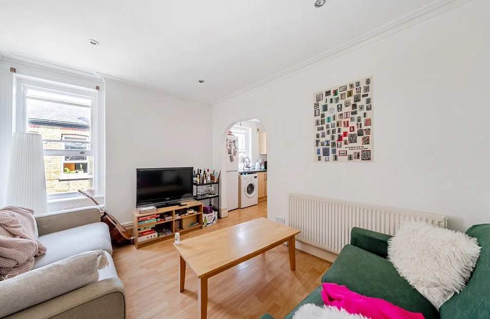 Flat Rushcroft Road in Greater London