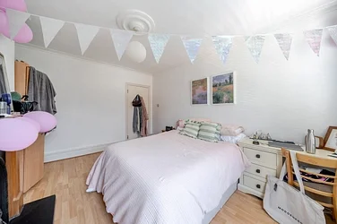 Flat Rushcroft Road in Greater London