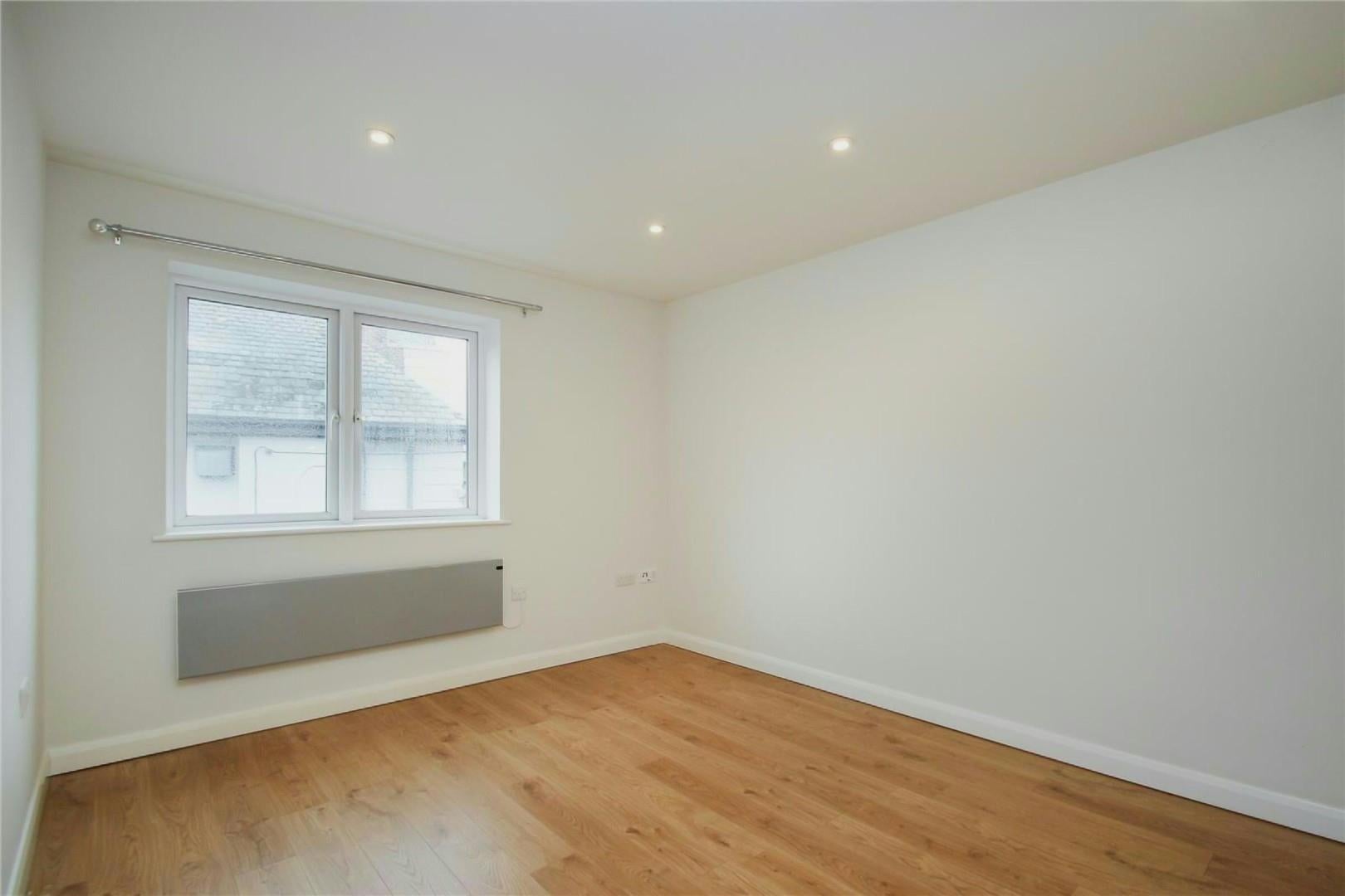 Flat Cottesmore Gardens in Trafford