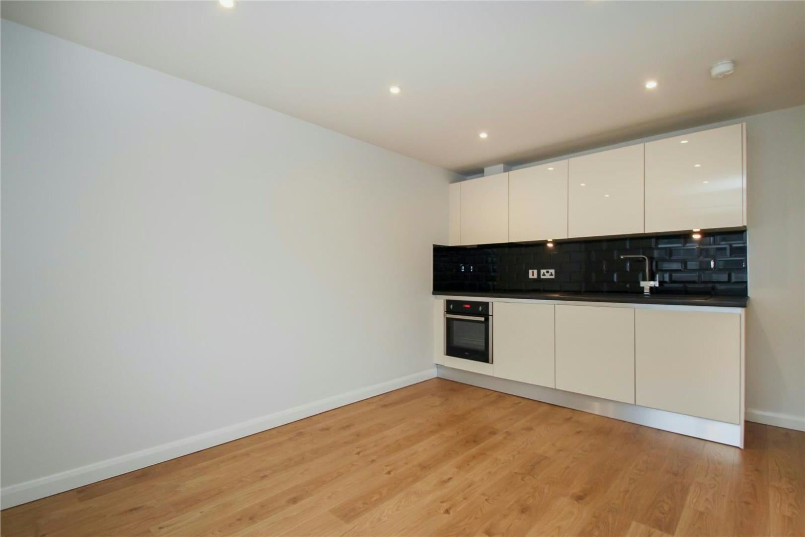 Flat Cottesmore Gardens in Trafford