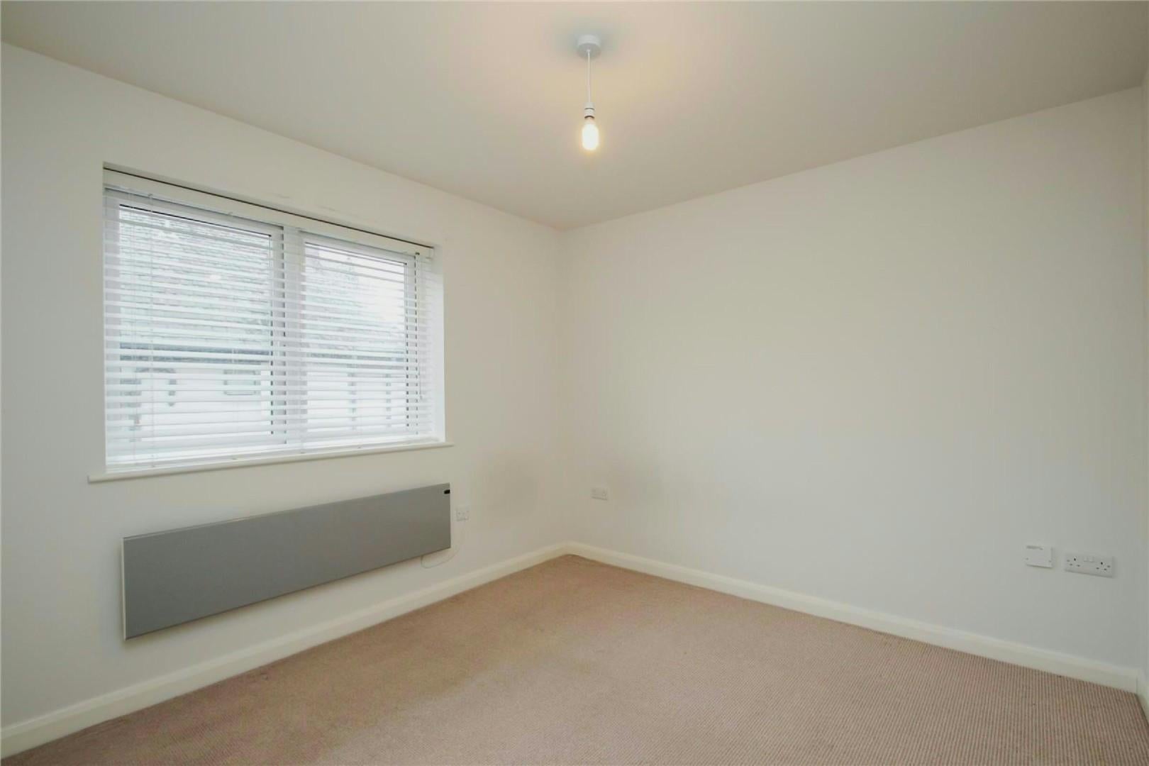 Flat Cottesmore Gardens in Trafford
