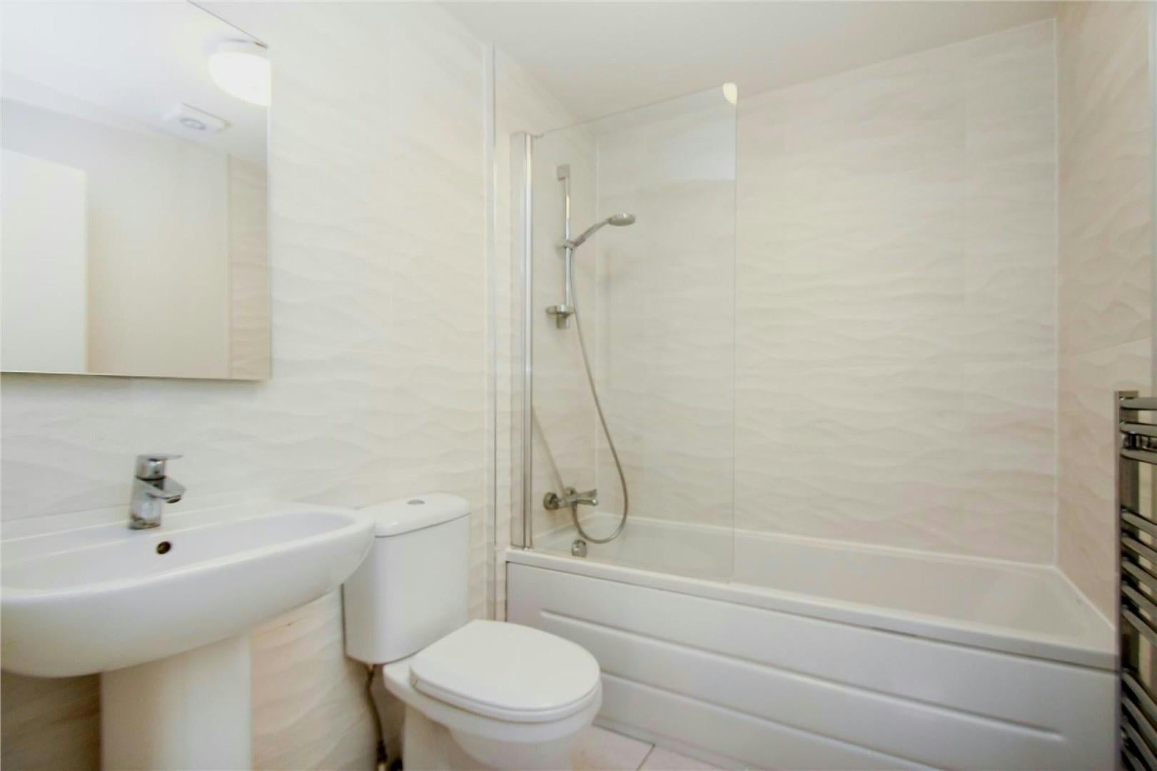 Flat Cottesmore Gardens in Trafford