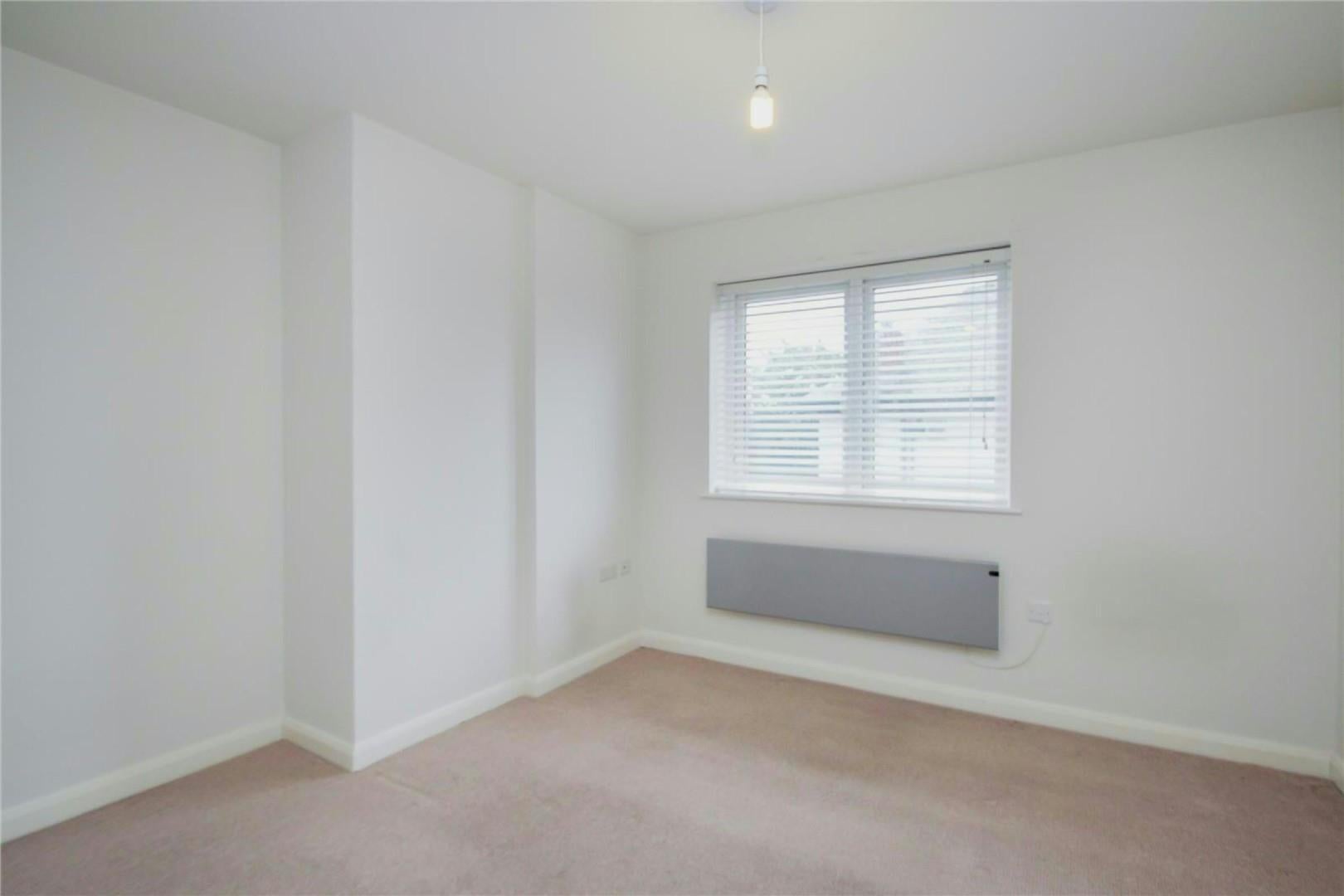Flat Cottesmore Gardens in Trafford