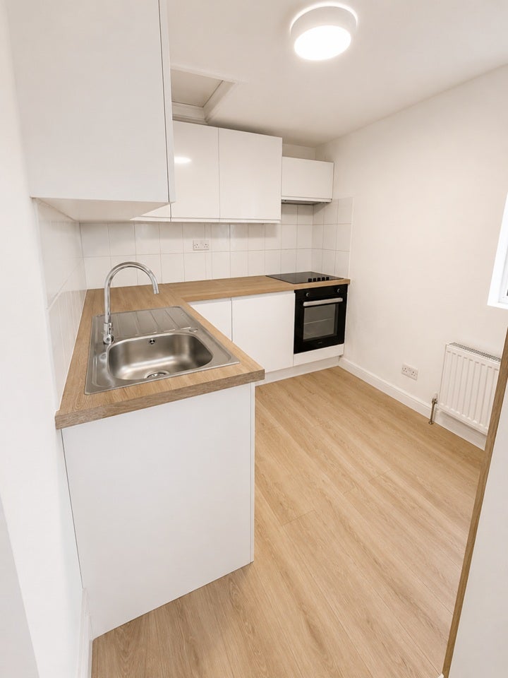 Flat The Vale in Greater London