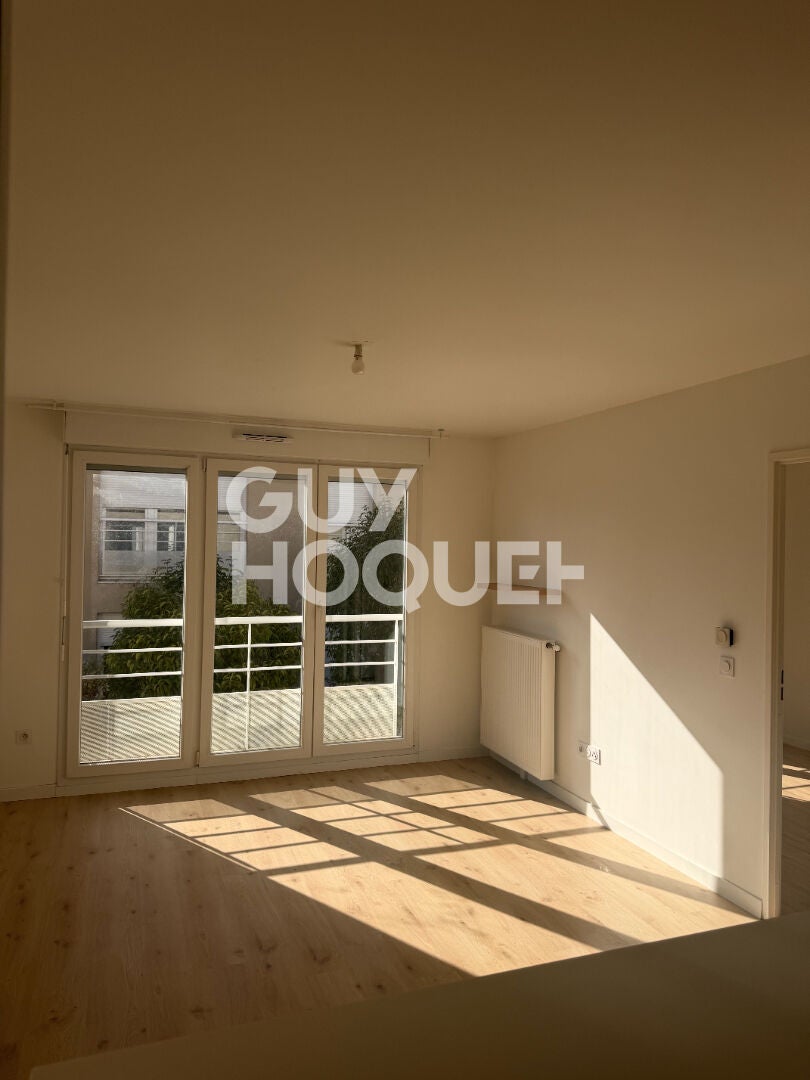 Flat Place des Champs Fleuris in Mennecy