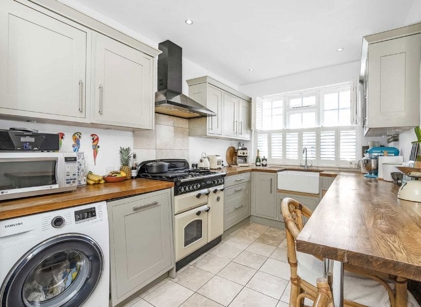 House Waveney Avenue in Greater London