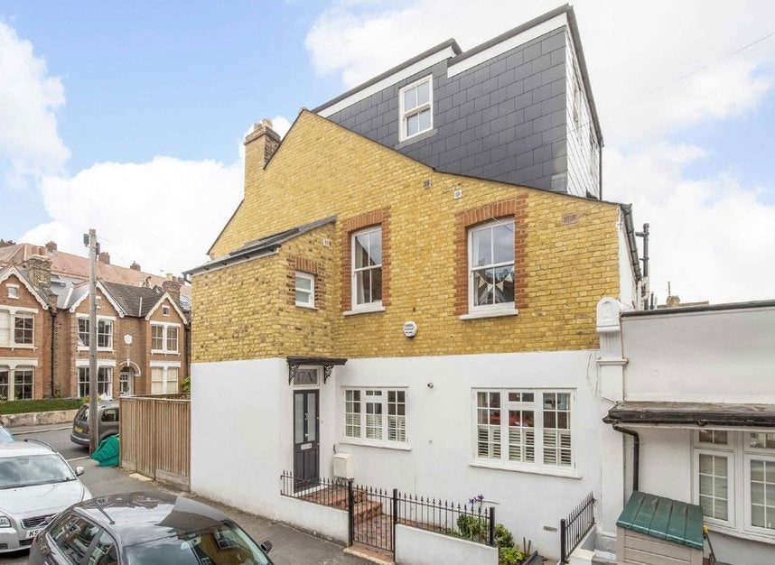 House Waveney Avenue in Greater London