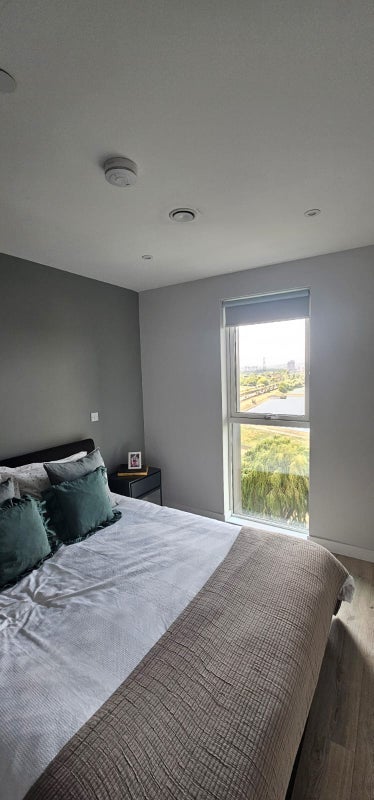 Room Wickford Way in Greater London