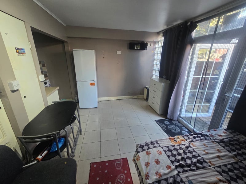 Flat Hartslock Drive in Greater London