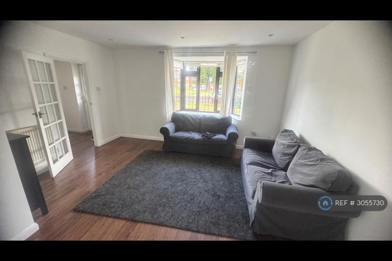 House Chestnut Grove in Greater London