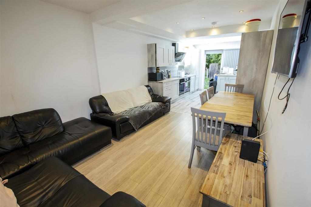Flat Teignmouth Road in Birmingham