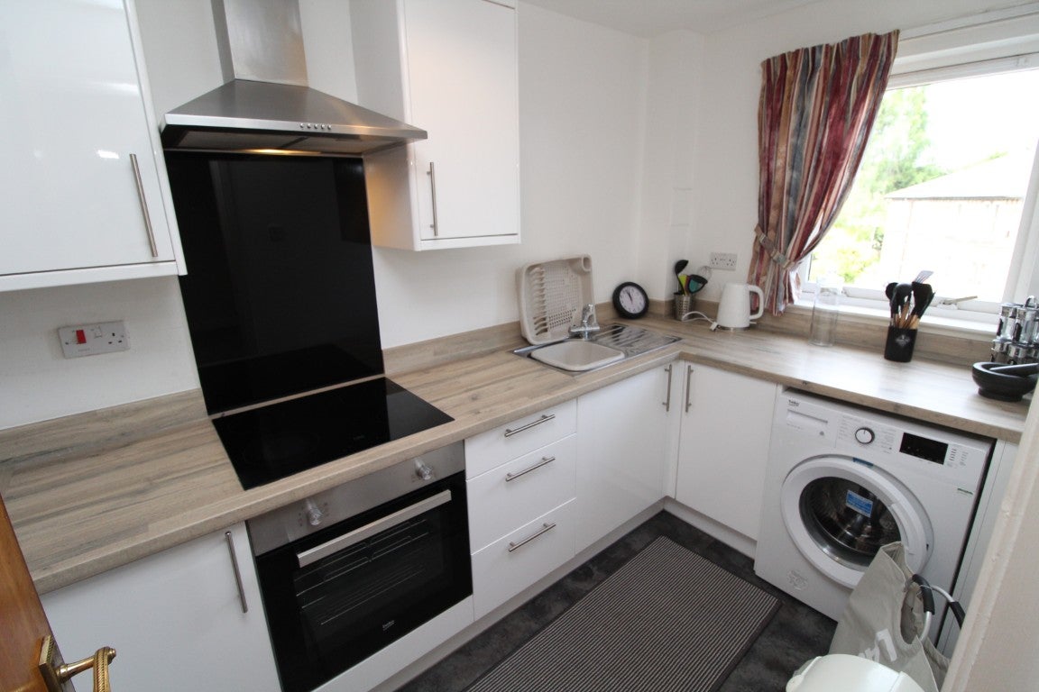 Flat Kelvindale Road in Glasgow