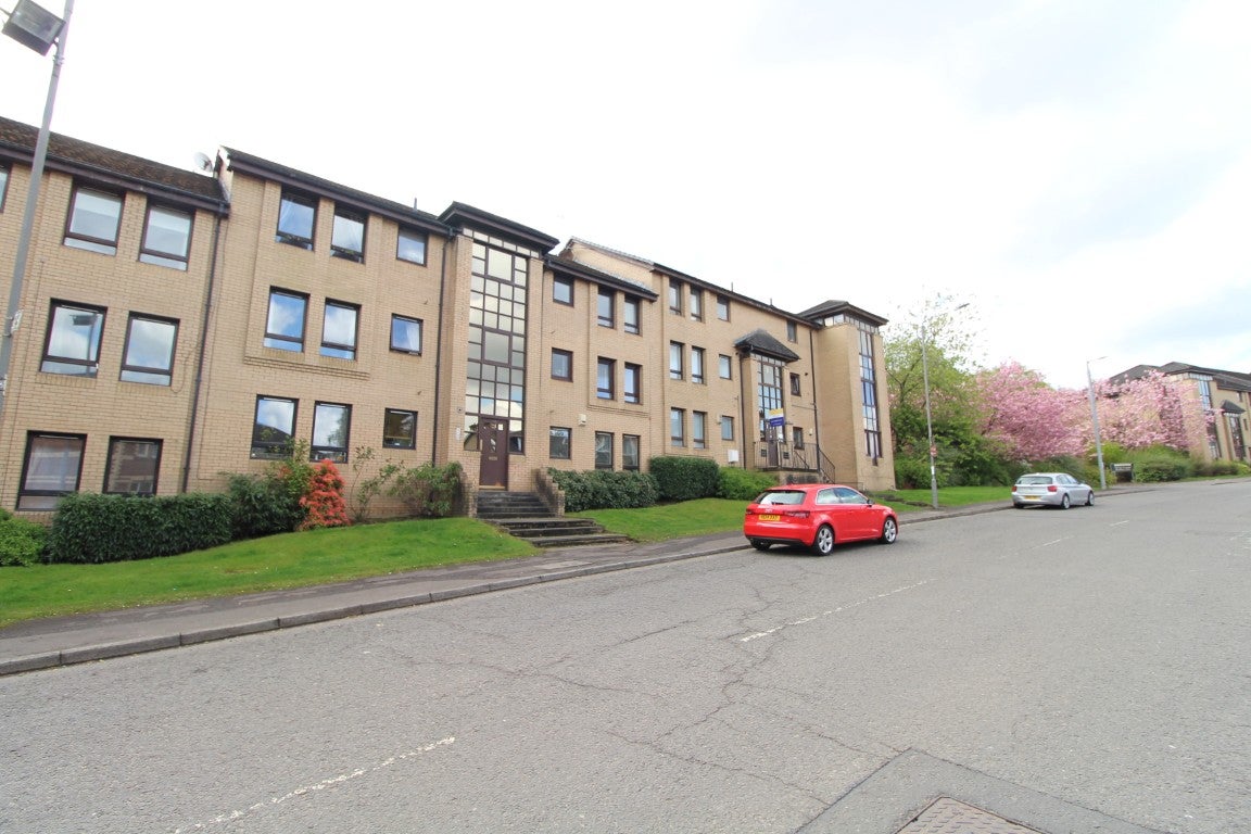Flat Kelvindale Road in Glasgow