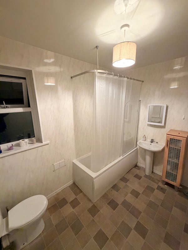Room Wingrove Gardens in Newcastle upon Tyne