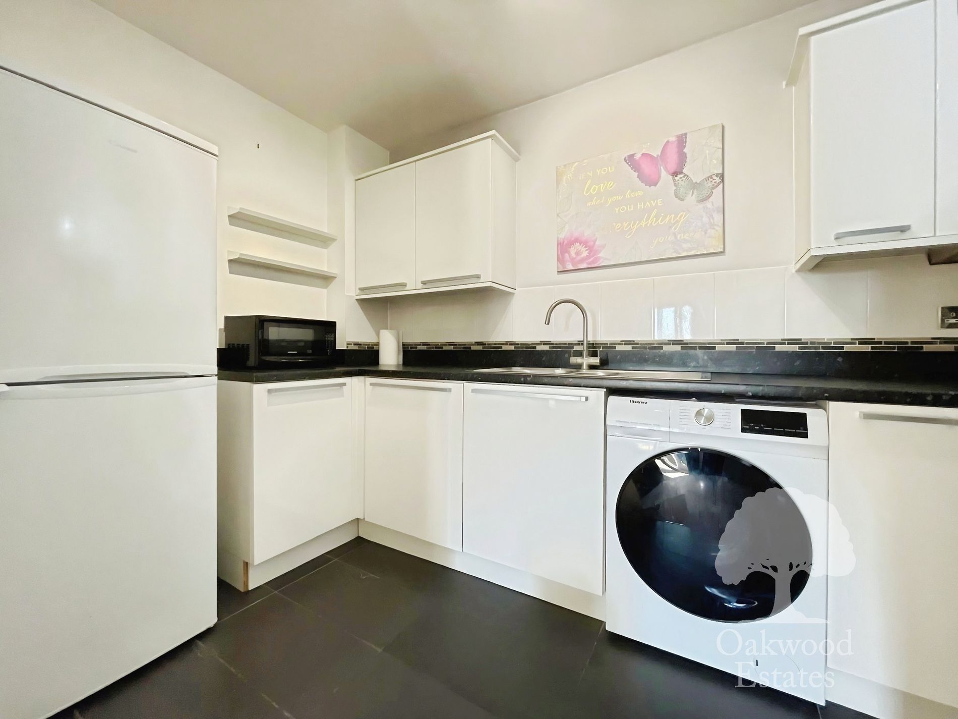 Flat Eaton Avenue in Slough