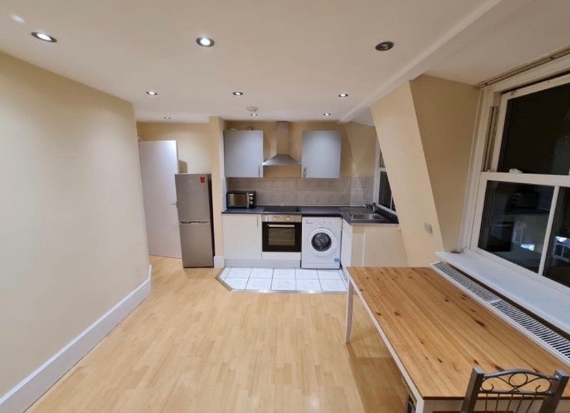 Room Roman Road in Greater London