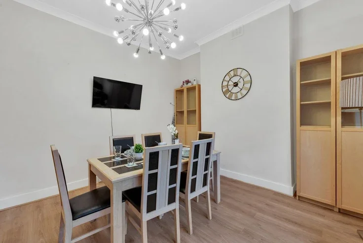 Flat Lingwood Road in Greater London