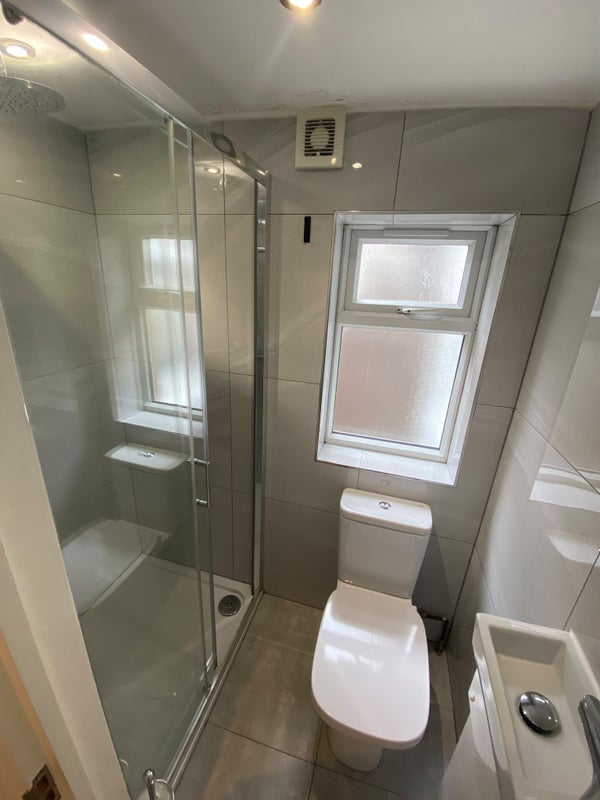 Room Frith Road in Greater London