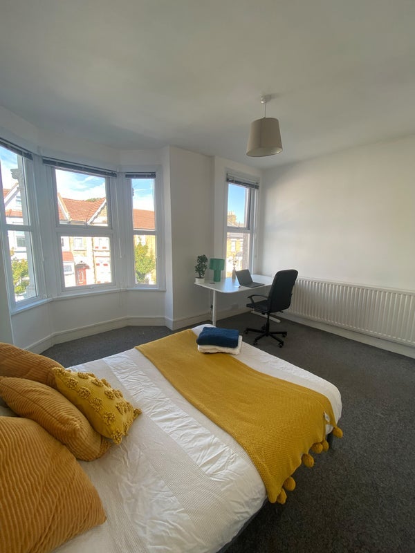 Room Frith Road in Greater London