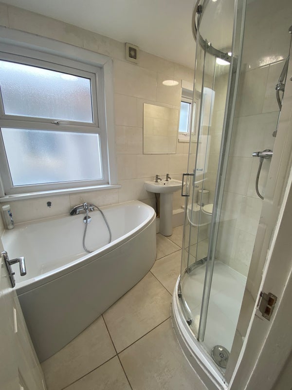 Room Frith Road in Greater London