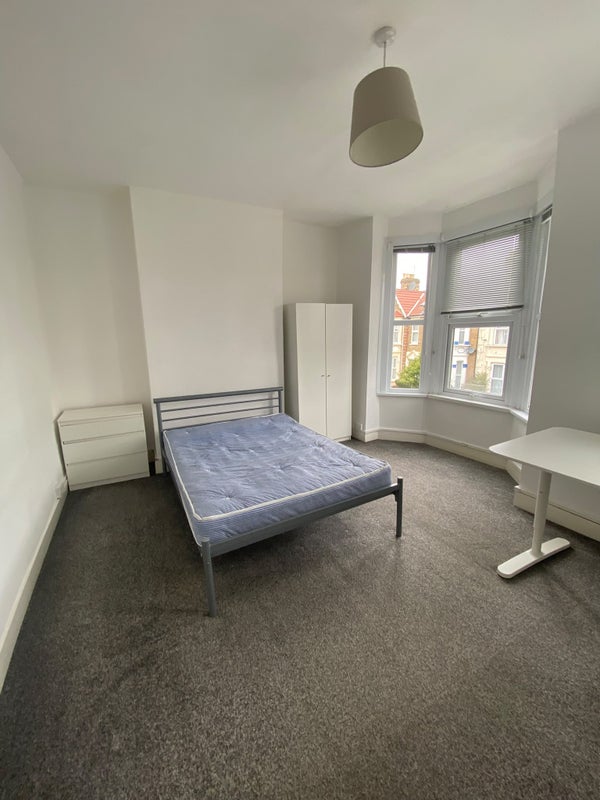 Room Frith Road in Greater London