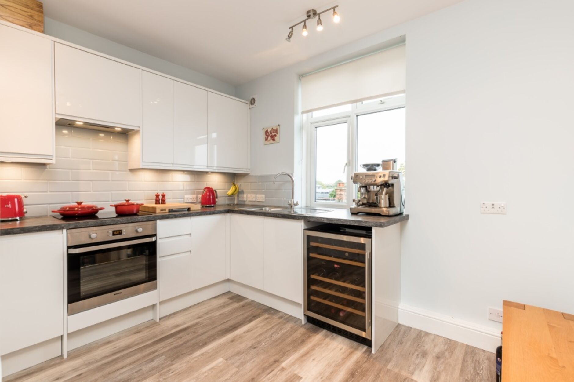 Flat Kelmscott Gardens in Greater London