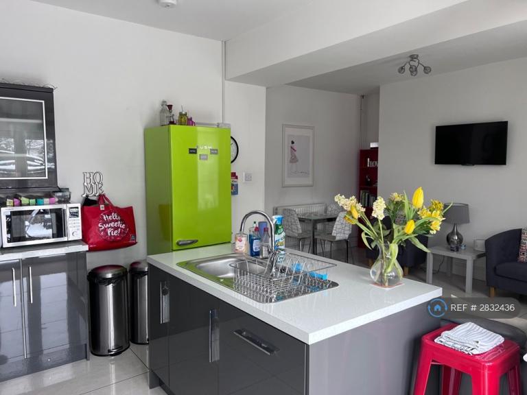 Room Linley Road in Stoke-on-Trent