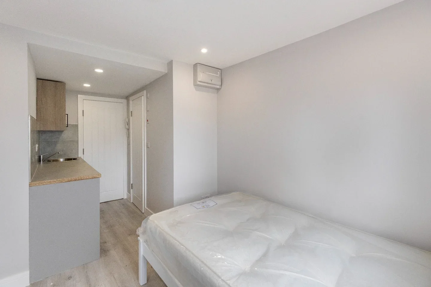 Flat Billington Road in Greater London