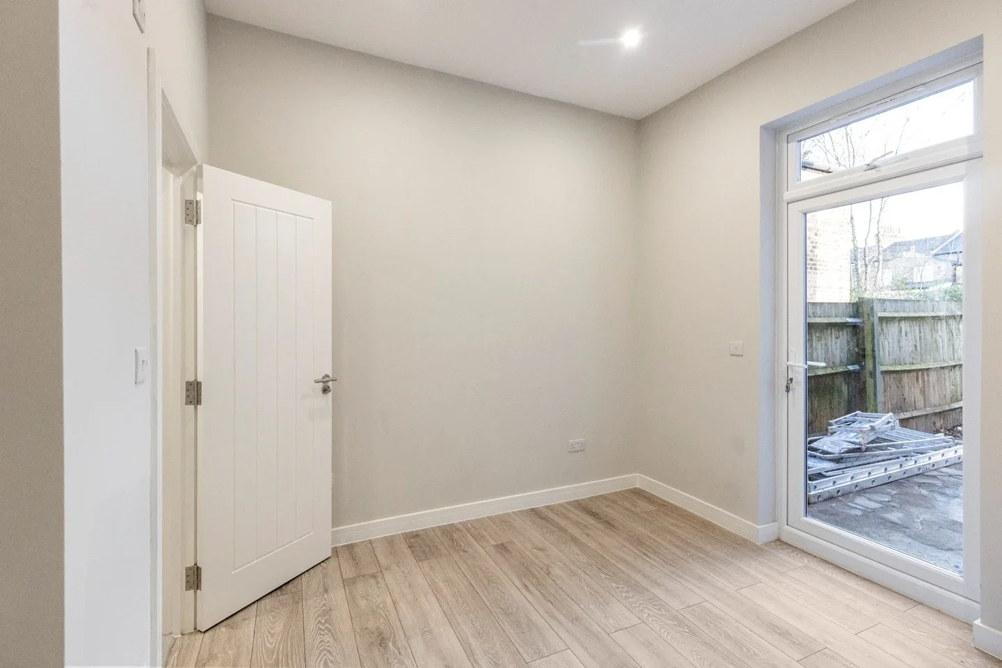 Flat Billington Road in Greater London